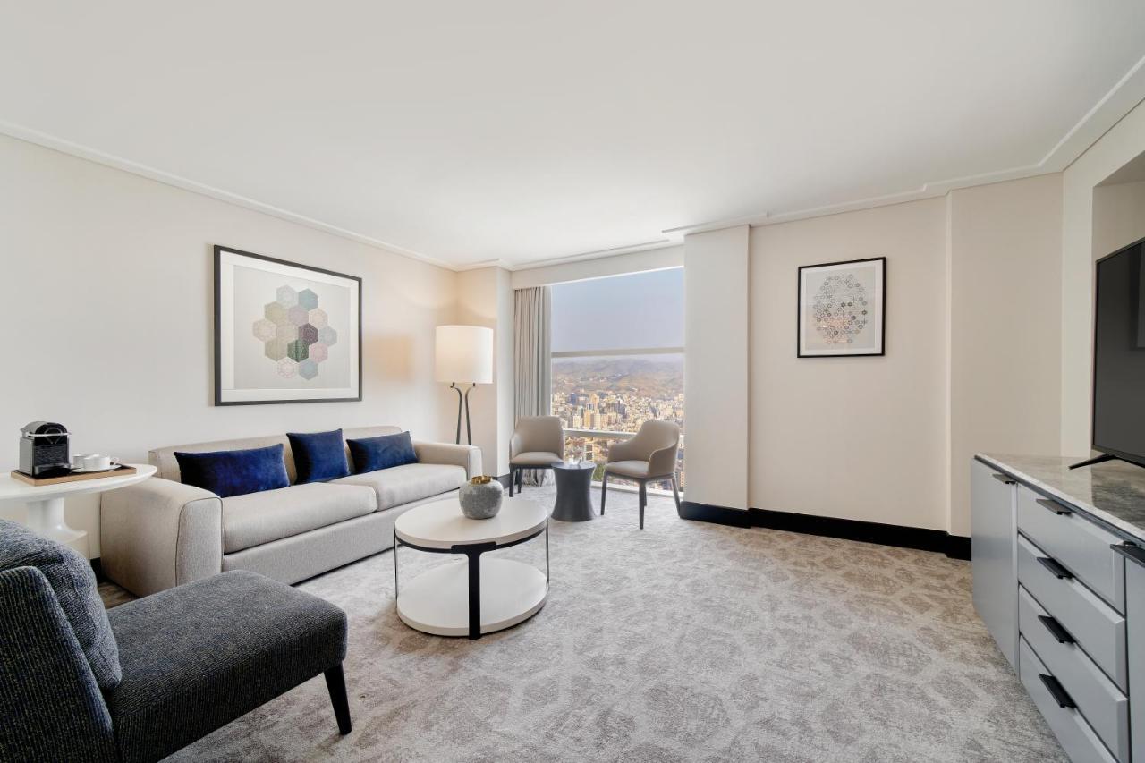 Aparthotel Address Jabal Omar Makkah Mekka Zewnętrze zdjęcie A living room at The Ritz-Carlton, Boston